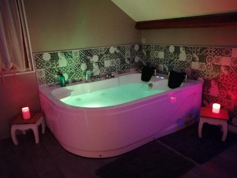Ecrin D' Amour Suite Romantique Avec Jacuzzi Castels Екстер'єр фото